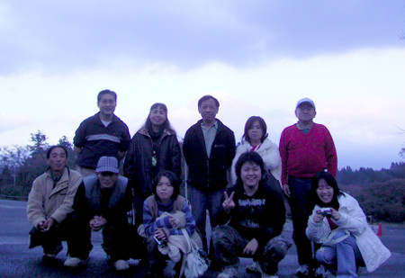 富士山をバックに記念撮影