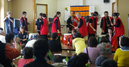 和太鼓演奏は、「希望」のメンバーの方達と