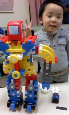高ちゃんの組み立てたロボット