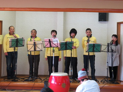寮生のコーラスグループ「スターダスト」の合唱
