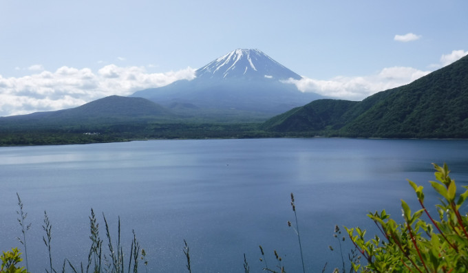 一泊旅行で見た本栖湖からの富士山